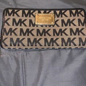 Michael kors wallet